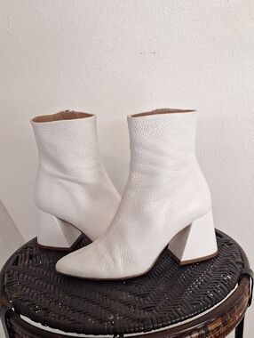Thursday Boot Company White Heeled Boots Women Size 5